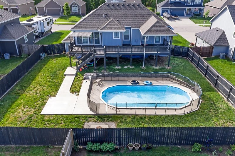 928 Oak Ter, Tonganoxie, KS 66086