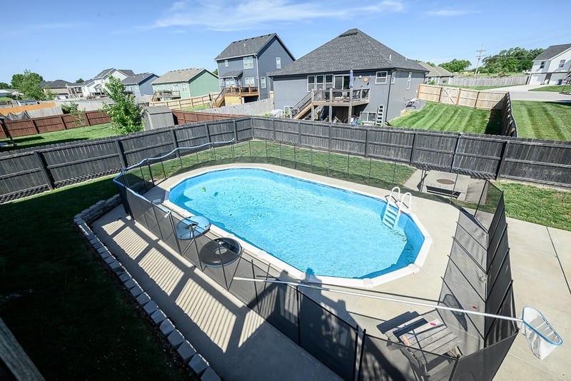 928 Oak Ter, Tonganoxie, KS 66086