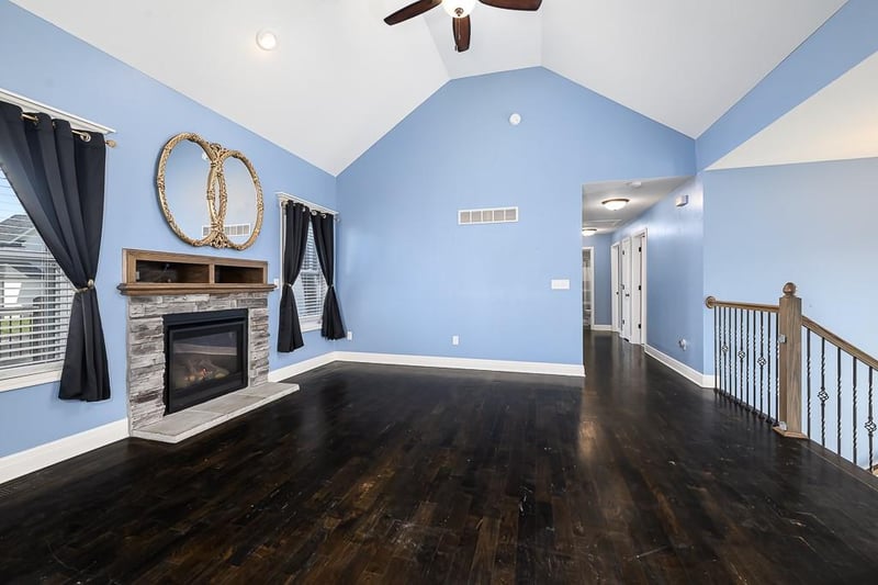 928 Oak Ter, Tonganoxie, KS 66086