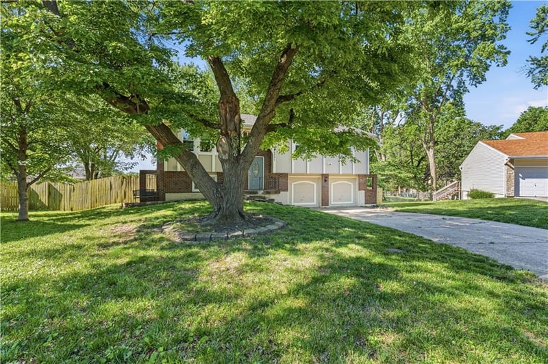 6221 Albervan St, Shawnee, KS 66216