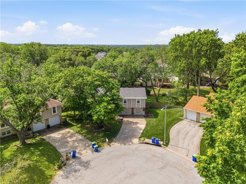 6221 Albervan St, Shawnee, KS 66216