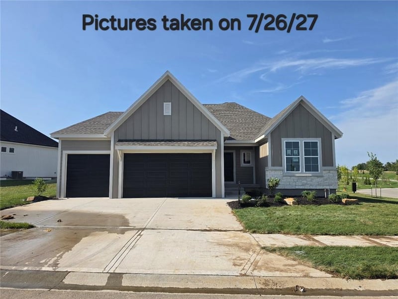 23910 112th Ter, Olathe, KS 66061