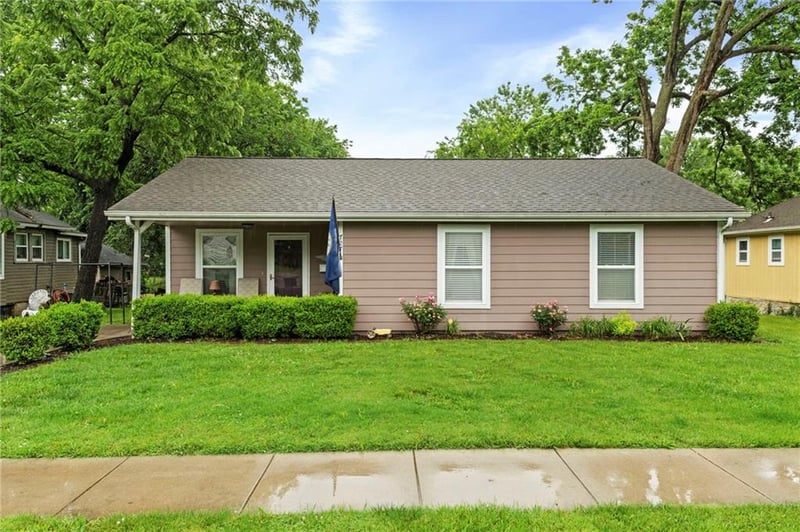 727 Sycamore St, Ottawa, KS 66067