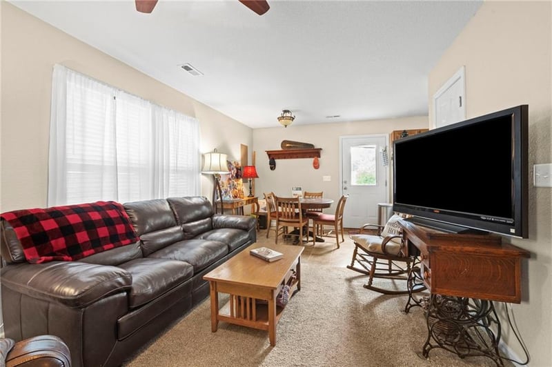 727 Sycamore St, Ottawa, KS 66067