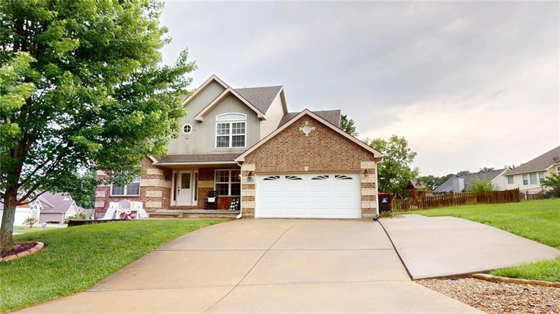1404 Nottingham Dr, Warrensburg, MO 64093