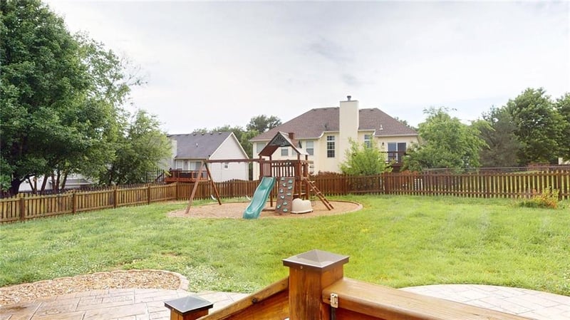 1404 Nottingham Dr, Warrensburg, MO 64093