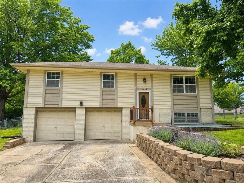 1915 5th St, Blue Springs, MO 64014