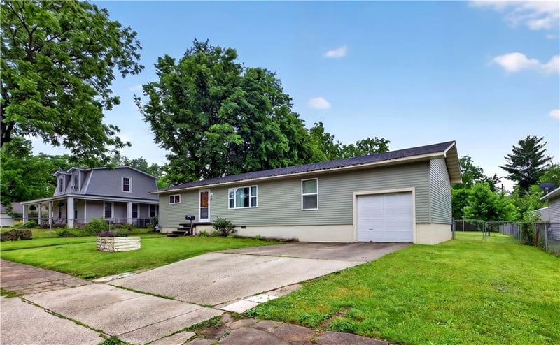 233 22nd St, Baxter Springs, KS 66713
