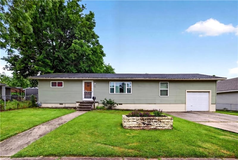 233 22nd St, Baxter Springs, KS 66713