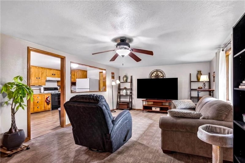 233 22nd St, Baxter Springs, KS 66713