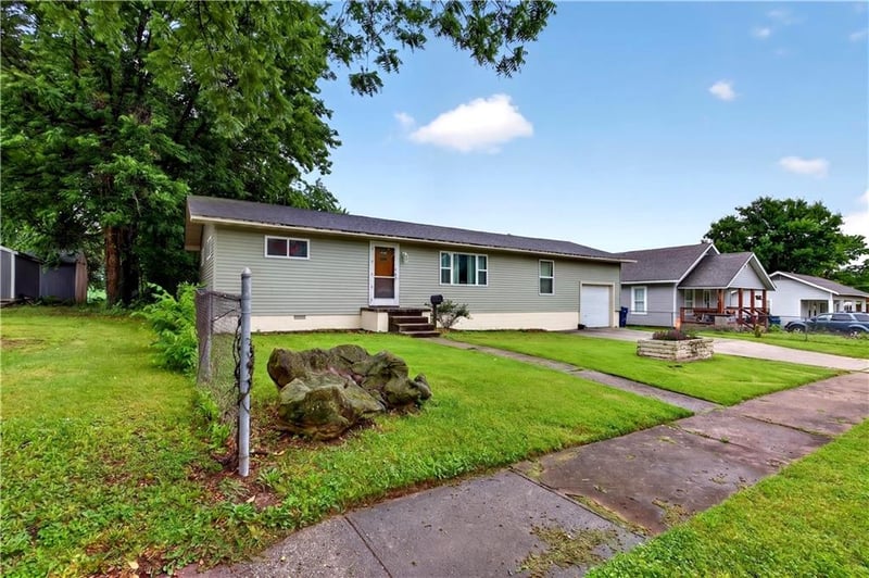 233 22nd St, Baxter Springs, KS 66713