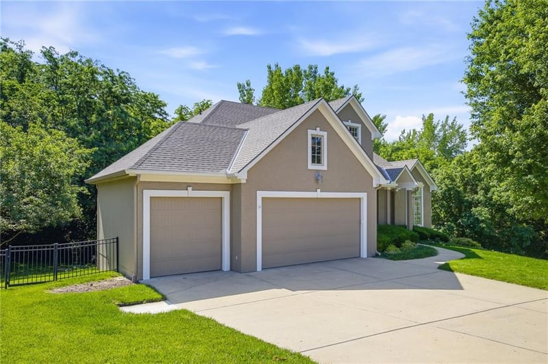 10209 River Hills Ct, Parkville, MO 64152