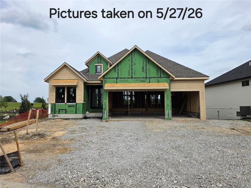 11203 Sunray Dr, Olathe, KS 66061