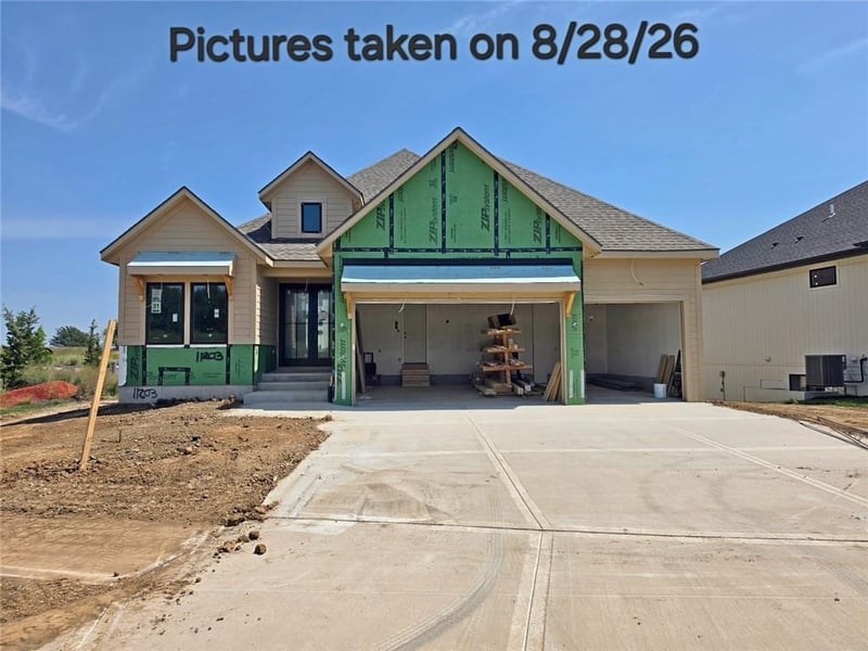 11203 S Sunray Dr, Olathe, KS 66061