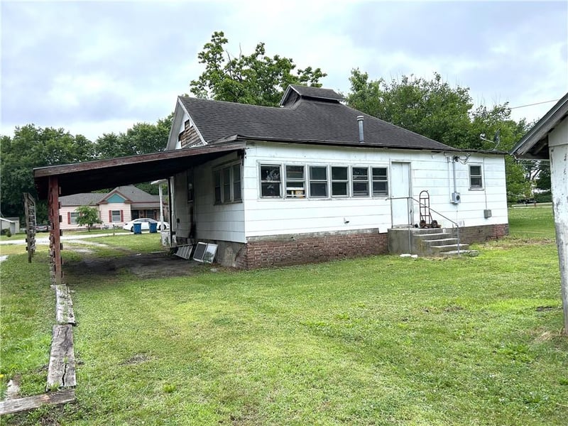 203 Maple St, Liberal, MO 64762
