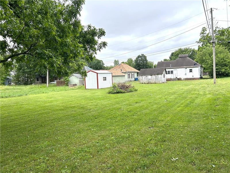 203 Maple St, Liberal, MO 64762