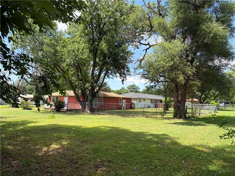 308 17th St, Independence, KS 67301