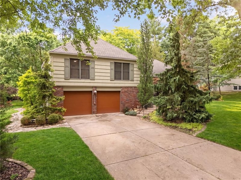 4506 93rd Ter, Prairie Village, KS 66207