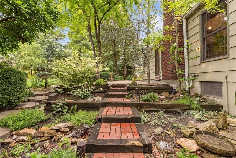4506 93rd Ter, Prairie Village, KS 66207