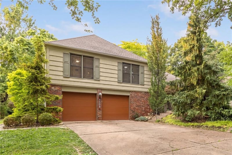 4506 93rd Ter, Prairie Village, KS 66207
