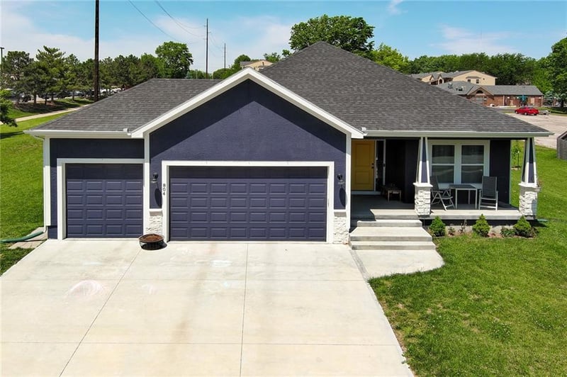 804 Merion St, Lansing, KS 66043