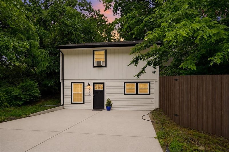 2514 76th St, Kansas City, MO 64118