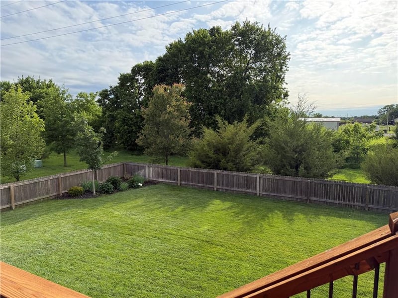 16748 Skyview Ln, Olathe, KS 66062