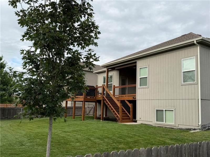 16748 Skyview Ln, Olathe, KS 66062