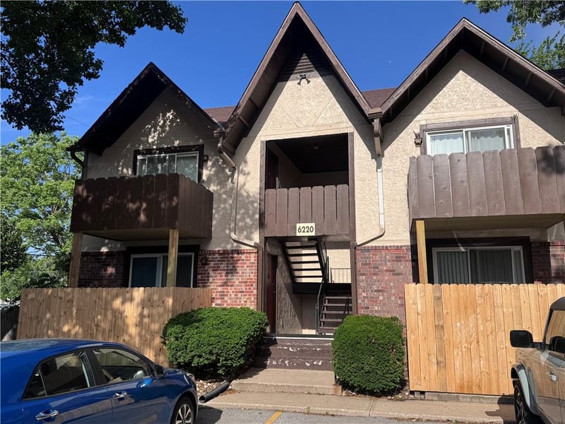 6220 Robinson St #1, Overland Park, KS 66202