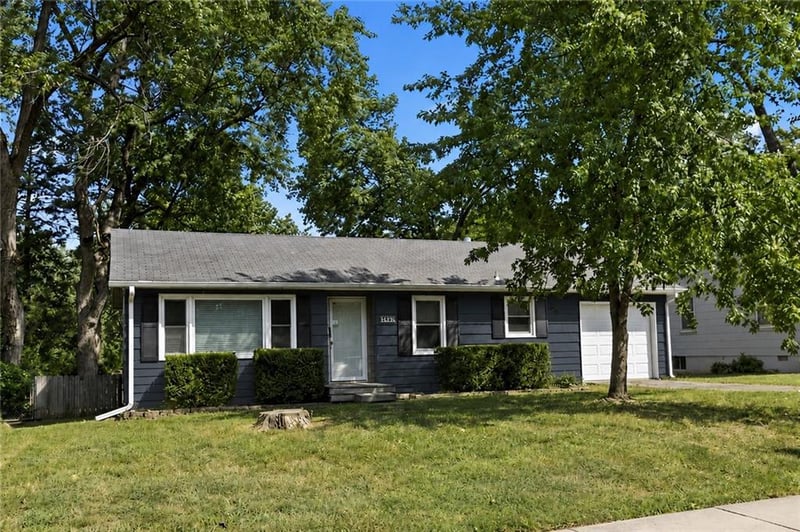 7606 66th Ter, Overland Park, KS 66202