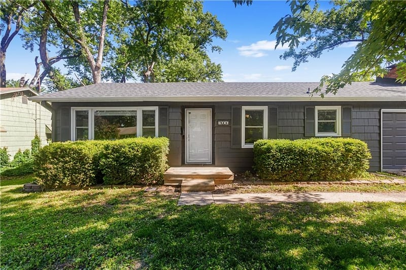 7606 W 66th Ter, Overland Park, KS 66202