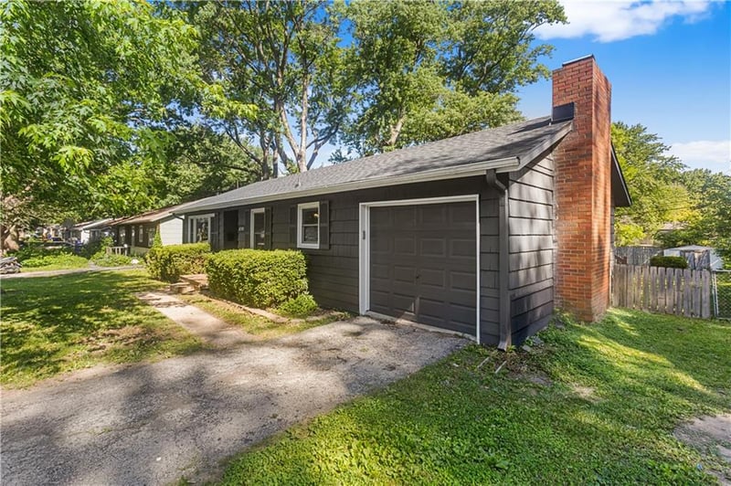7606 W 66th Ter, Overland Park, KS 66202