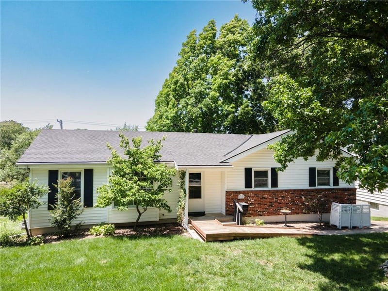 9912 Oakridge Dr, Overland Park, KS 66212