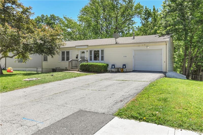 16705 3rd St, Independence, MO 64056