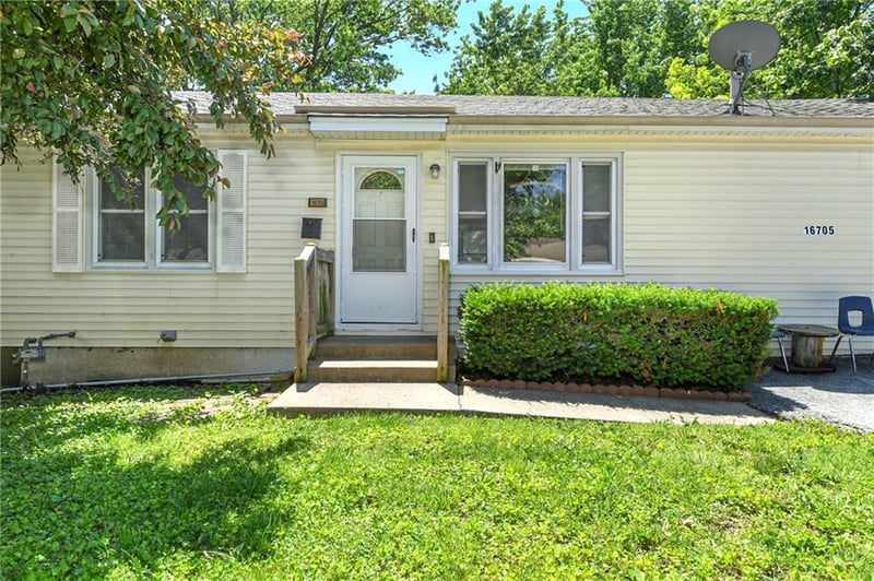 16705 3rd St, Independence, MO 64056