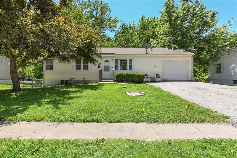 16705 3rd St, Independence, MO 64056