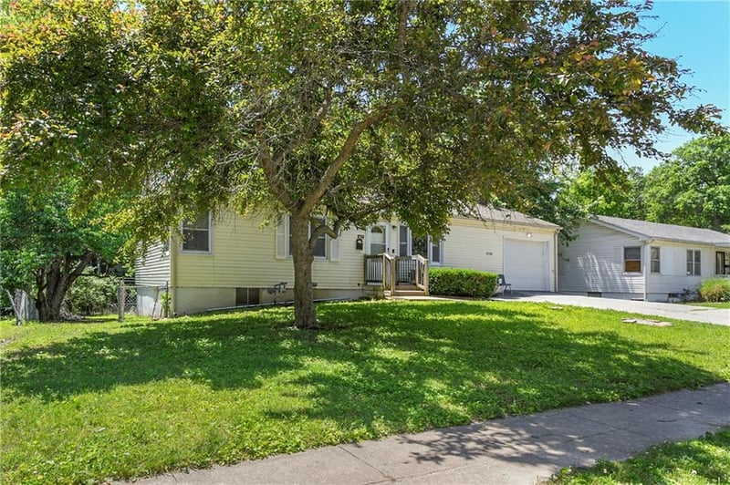 16705 3rd St, Independence, MO 64056