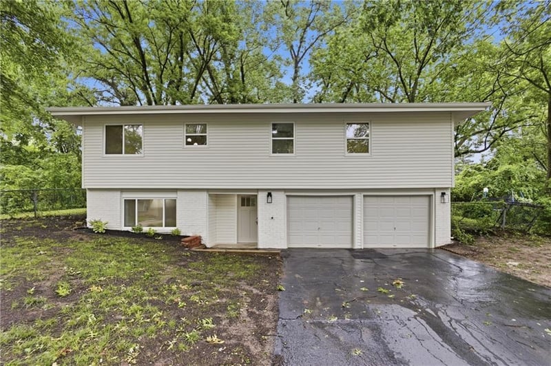 1833 75th Dr, Kansas City, KS 66112