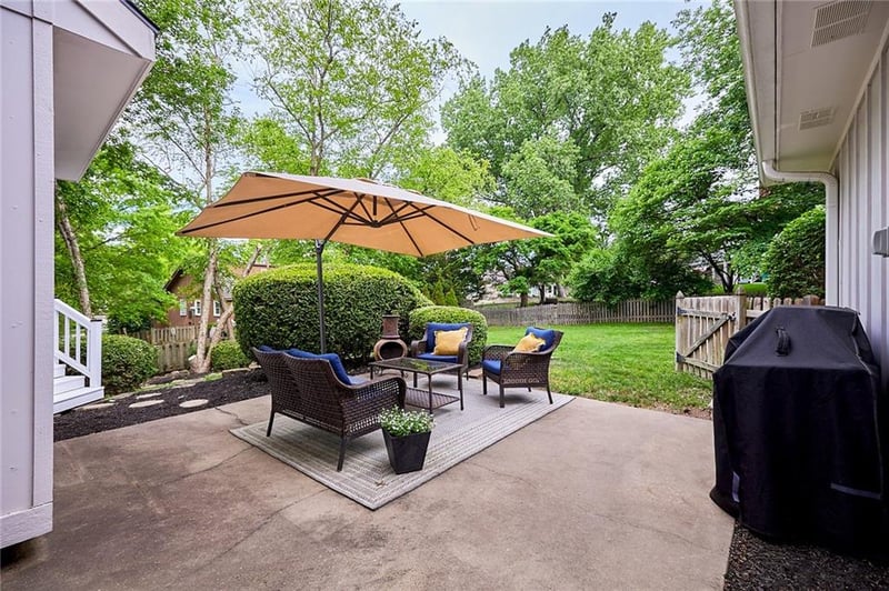 11904 Aberdeen Rd, Leawood, KS 66209