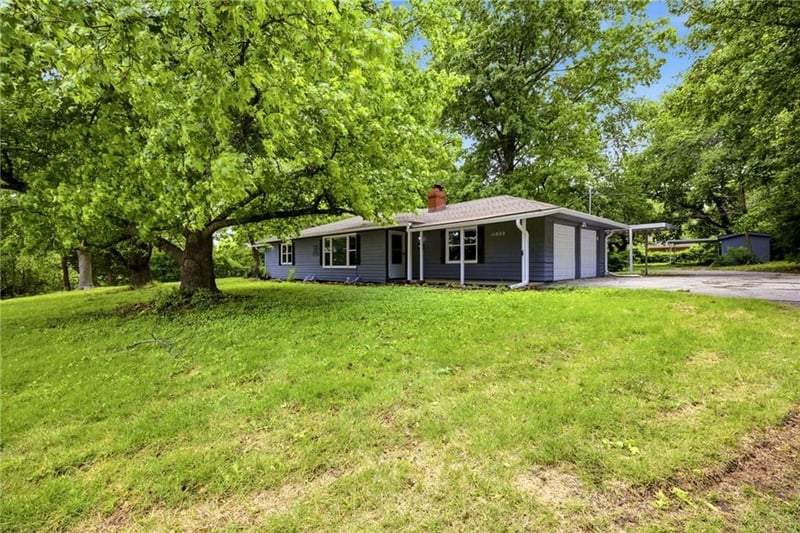 11008 Grandview Rd, Kansas City, MO 64137