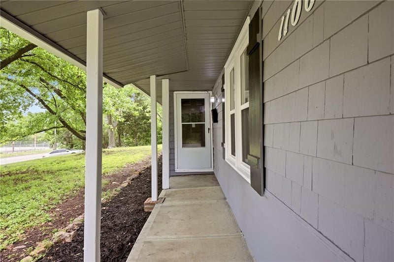 11008 Grandview Rd, Kansas City, MO 64137