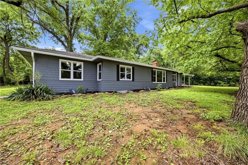 11008 Grandview Rd, Kansas City, MO 64137