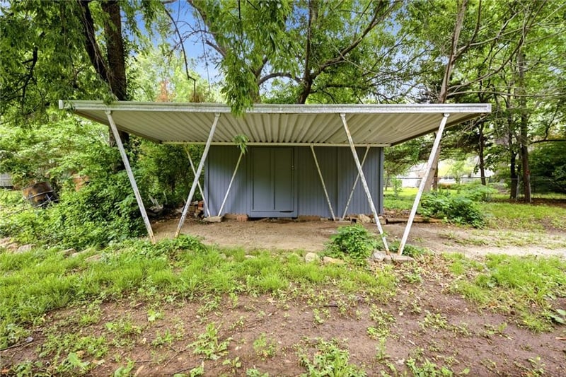 11008 Grandview Rd, Kansas City, MO 64137