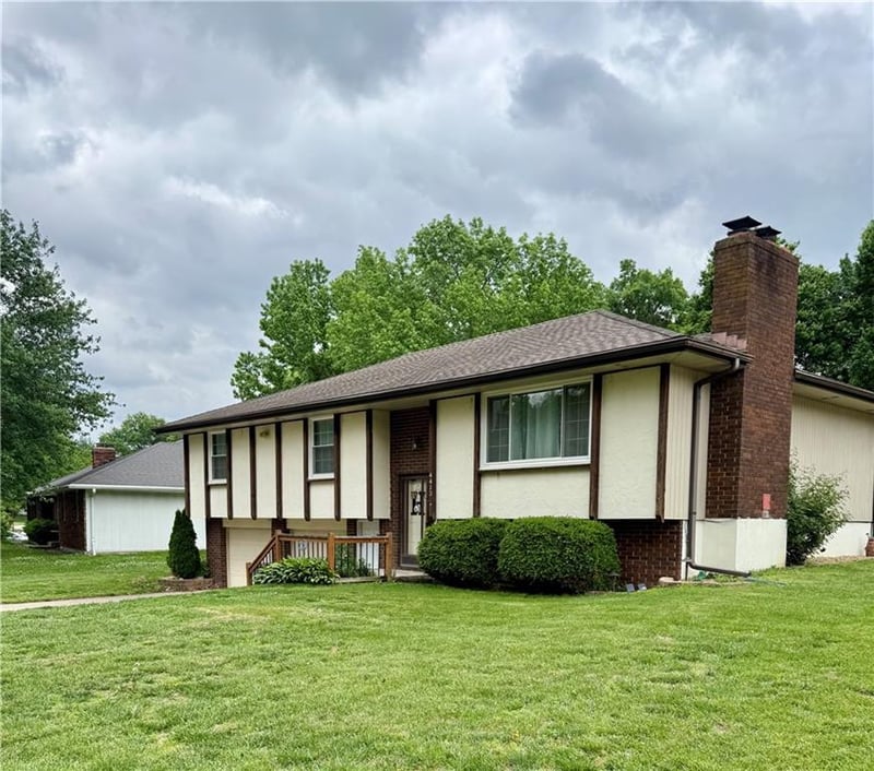 4413 Haverill Dr, St Joseph, MO 64506