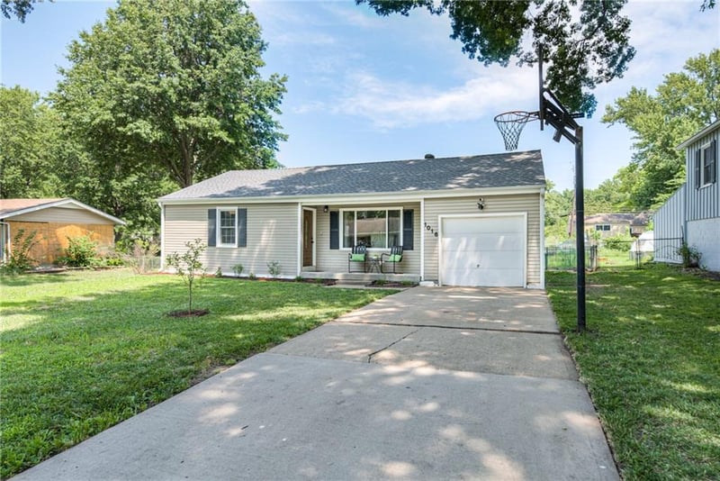 1016 Elm St, Olathe, KS 66061