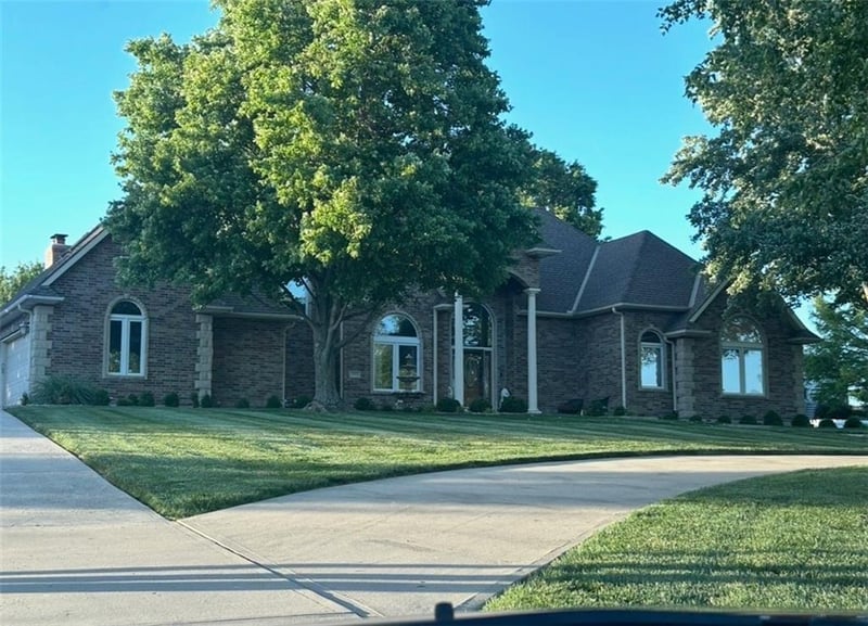 15586 Cedar Ln, Basehor, KS 66007