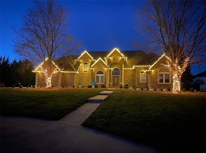 15586 Cedar Ln, Basehor, KS 66007