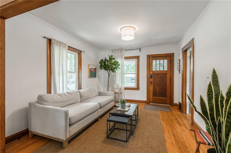 7235 Main St, Kansas City, MO 64114