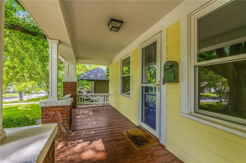 7235 Main St, Kansas City, MO 64114