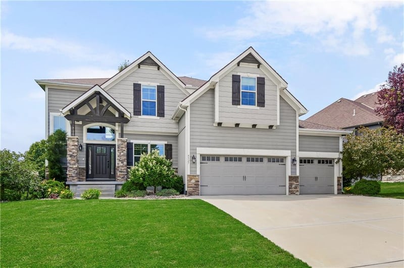4527 Verona Dr, Riverside, MO 64150